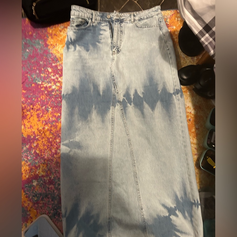 Denim skirt name :Bleach wash light blue